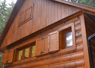 chata-obložená-taranským-profilom-zrubový-drevený-obklad-na-vonkajsie-použitie